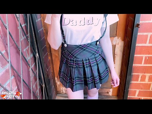 ❤️ Schoolgirl Sucks a dick gu domhainn agus fucks an àite clasaichean. ️  Pornagrafaidheachd breagha  aig gd.oldsex.ru